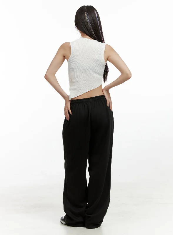 asymmetrical-mock-neck-crop-sleeveless-top-ol408