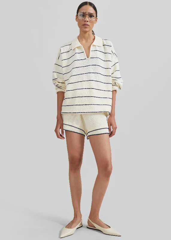 claudia-lightweight-knit-swear-cream-navy-stripe