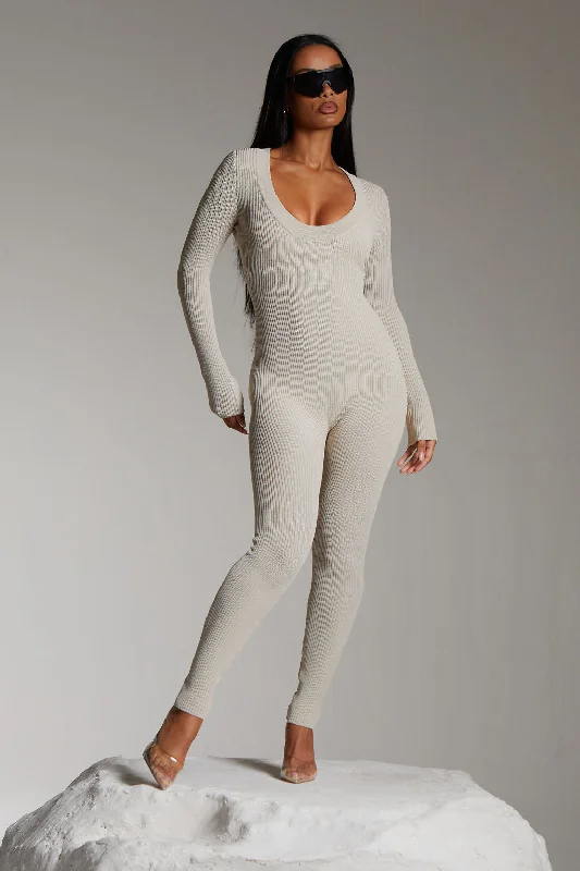 KNITTED SCOOP NECK JUMPSUIT IN STONE